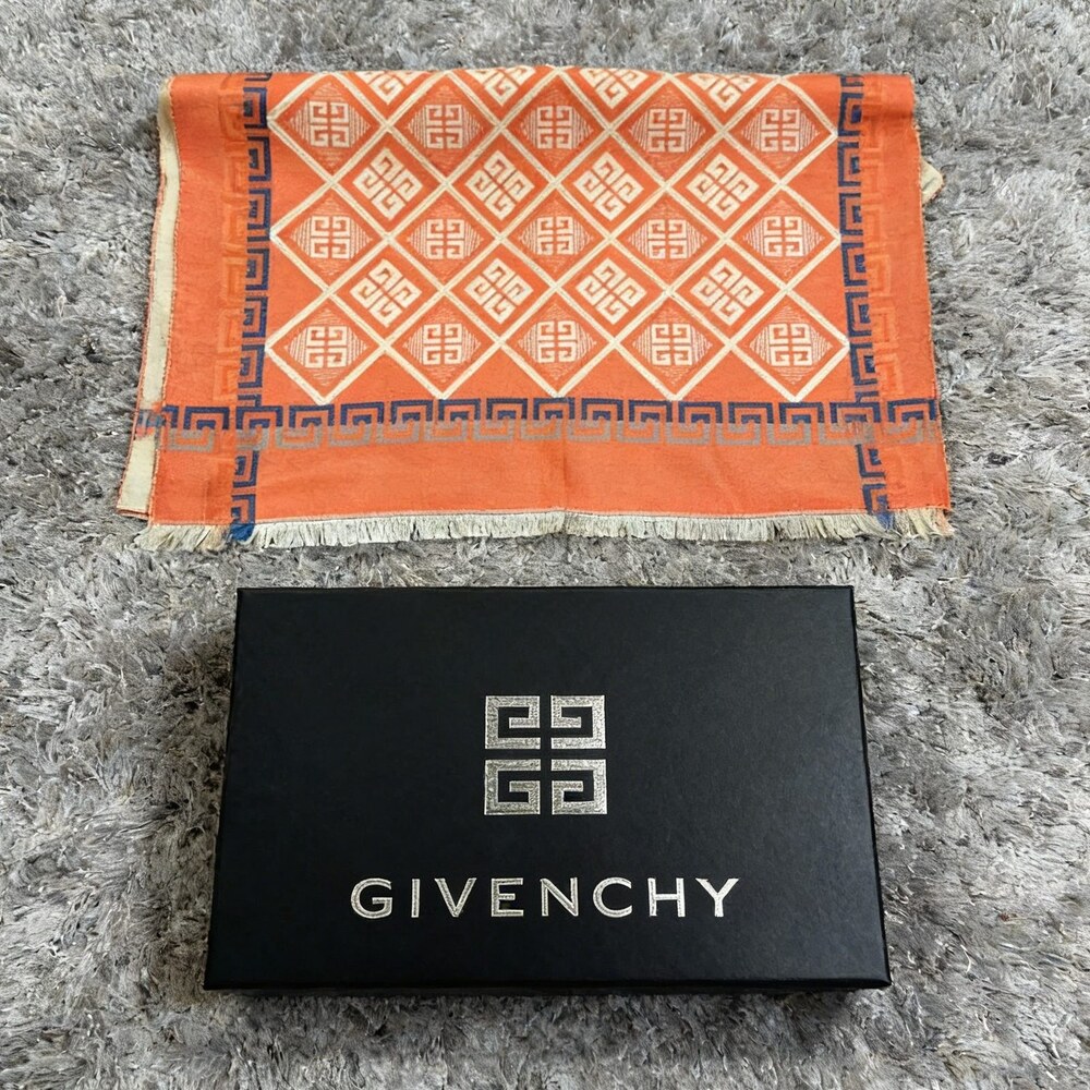 Givenchy Cream Pink Geometric Monogram Scarf - Picture 4 of 4